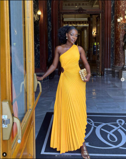 Popular Slim One Shoulder Cutout Pleated Dress - Wanita Store