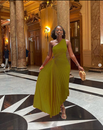 Popular Slim One Shoulder Cutout Pleated Dress - Wanita Store