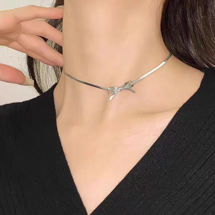 Design Side Bow Blade Chain Titanium Steel Necklace Women Simple Light Luxury High Grade Stainless Steel Necklace - Wanita Store