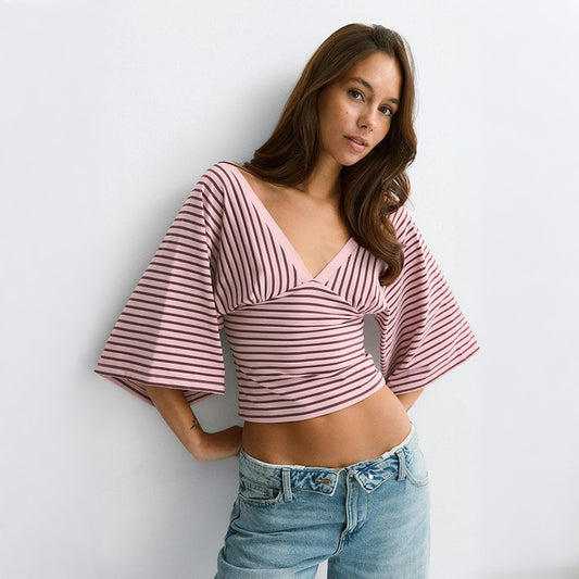 Conjunto Corto Sexy de Mujer, Top de Manga Ancha y Cuello de Pico a Rayas