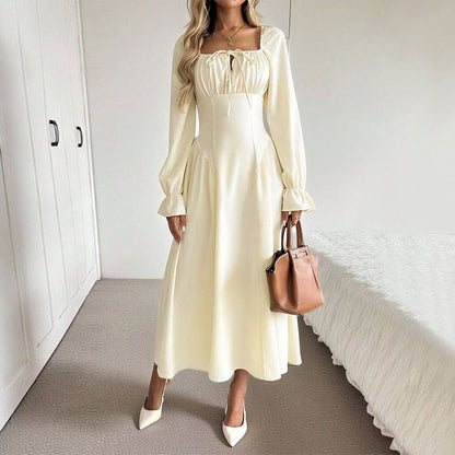 Robe longue Femme à col carré doux, lacets, manches longues, taille plissée, amincissante, coupe trapèze avec grand ourlet