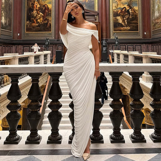 Vestido liso asimétrico irregular plisado con hombros descubiertos y espalda descubierta sexy de primavera