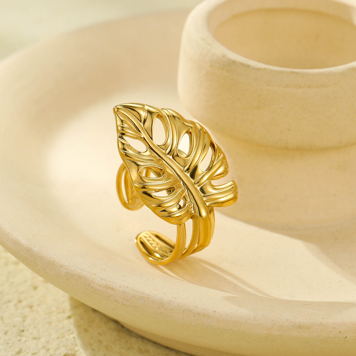 Niche High Sense Ring Ginkgo Leaf Leaves Simple Titanium Steel Ring Women 18K Gold Bracelet Accessories - Wanita Store