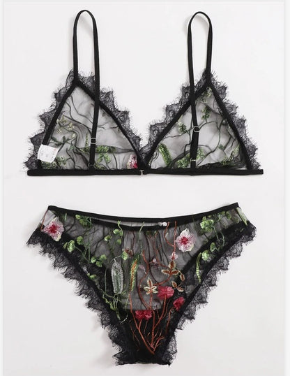 Lingerie sexy, dentelle noire, résille transparente, broderies, nuisette sexy