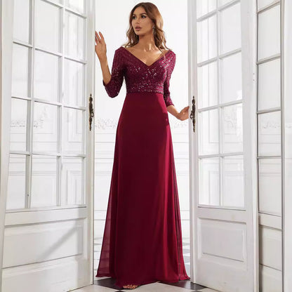 Robe de soirée en mousseline pour femme du Moyen-Orient, avec double col en V, coupe trapèze, large ourlet et sequins cousus.