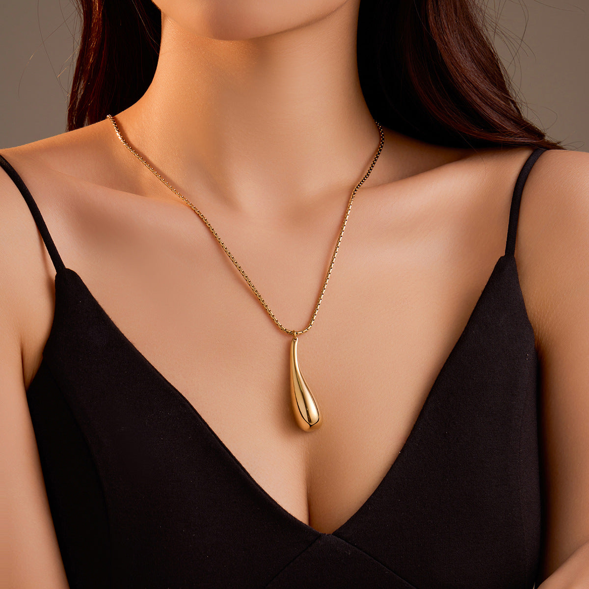 Retro Exaggerated Stainless Steel Glossy Water Drop Hollow Out Cutout Embellished Necklace Fashionable All Match 18K Golden Clavicle Chain - Wanita Store
