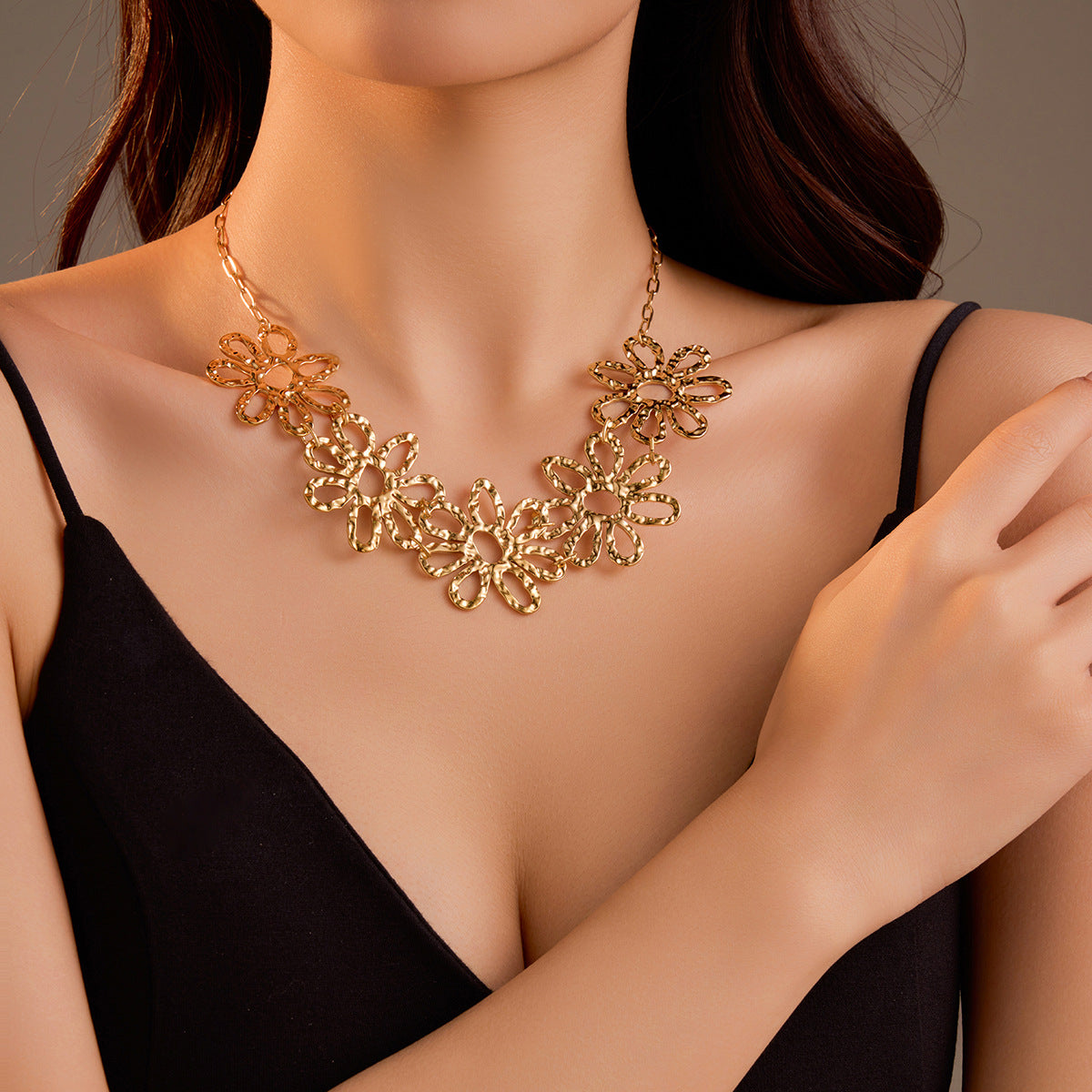 Retro Irregular Asymmetric Hollow Out Cutout out Pleated Floral Petals Necklace Light Luxury Personality Necklace Accessories - Wanita Store