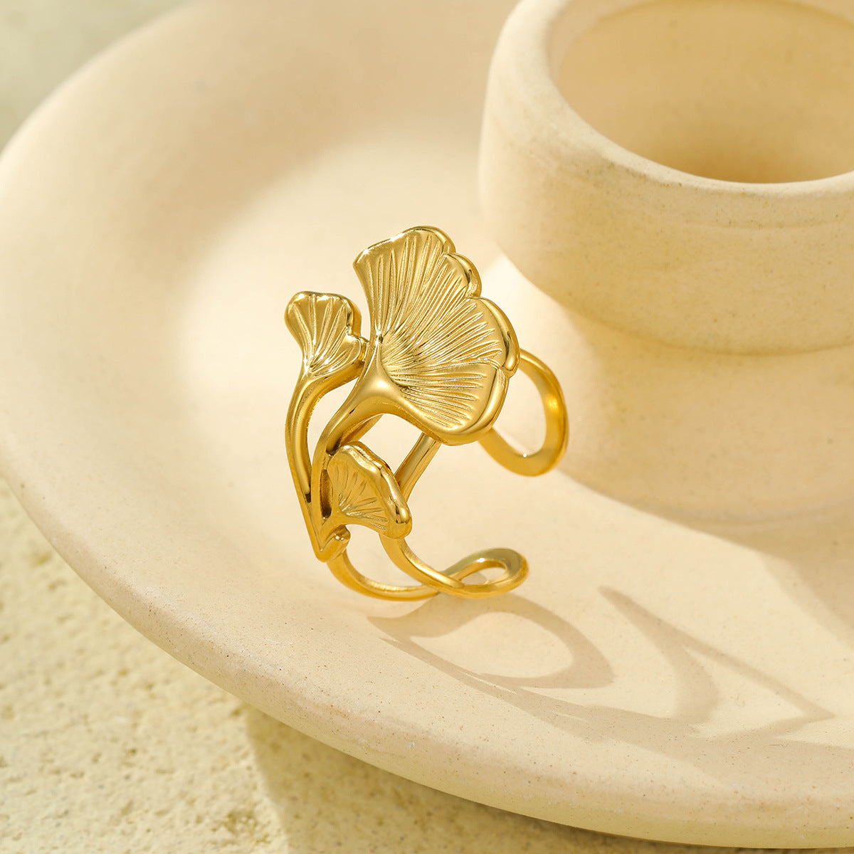 Niche High Sense Ring Ginkgo Leaf Leaves Simple Titanium Steel Ring Women 18K Gold Bracelet Accessories - Wanita Store