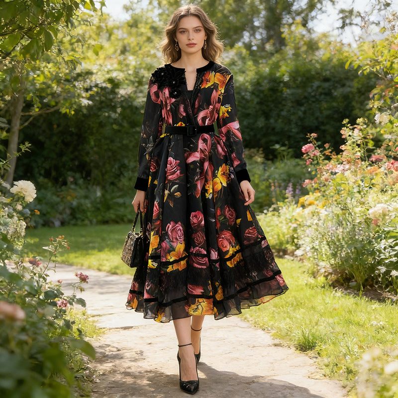 Vestido de mujer de primavera con estampado de alta calidad, cuello en V, cintura ajustada, manga acampanada y encaje.