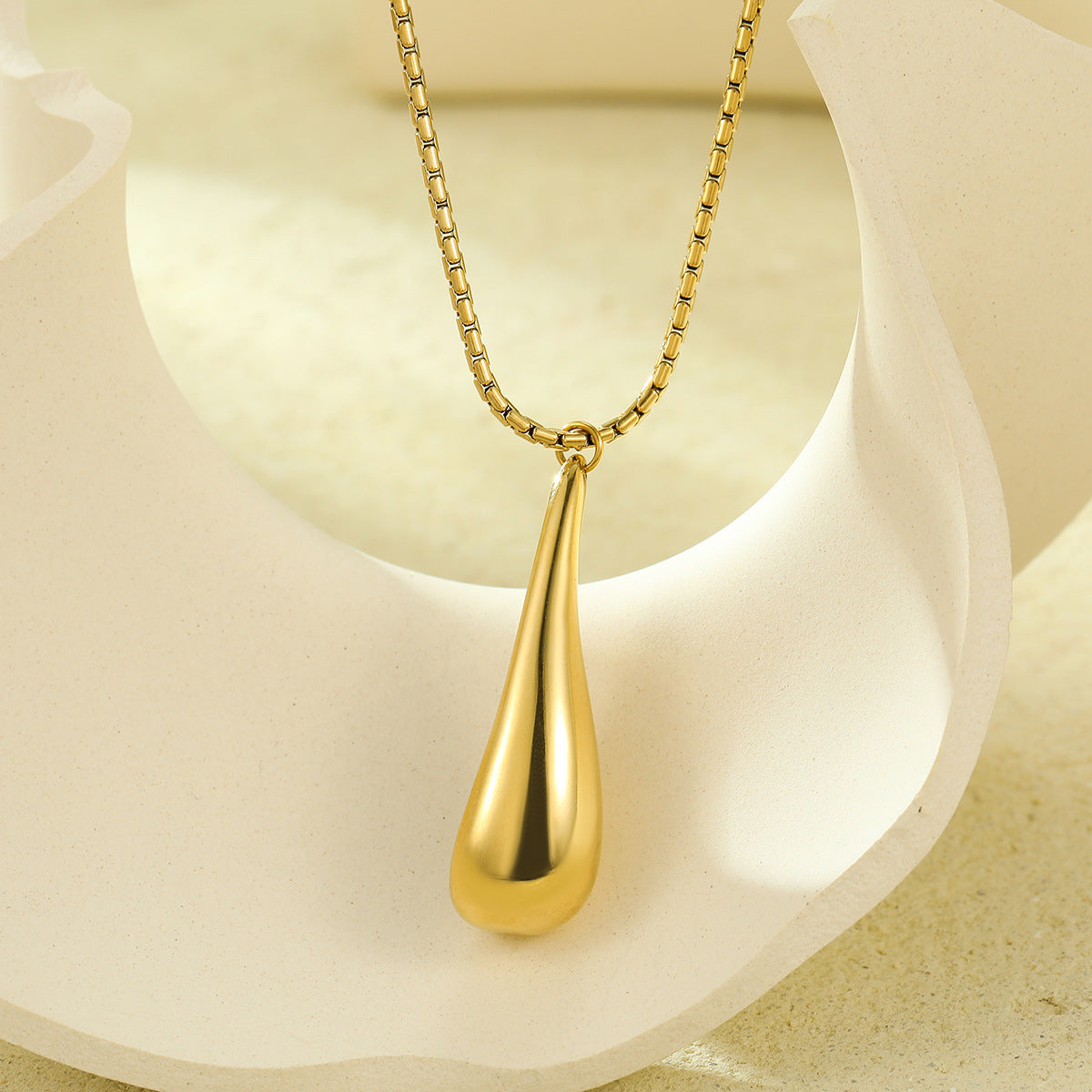Retro Exaggerated Stainless Steel Glossy Water Drop Hollow Out Cutout Embellished Necklace Fashionable All Match 18K Golden Clavicle Chain - Wanita Store