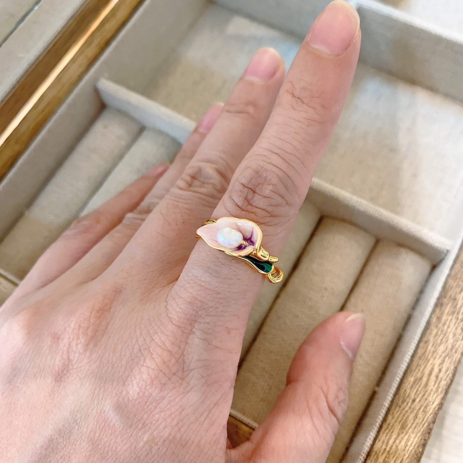 Vintage French Retro Enamel Craft Natural Pearl Floral Braid Open Ring Light Luxury Minority Ring - Wanita Store