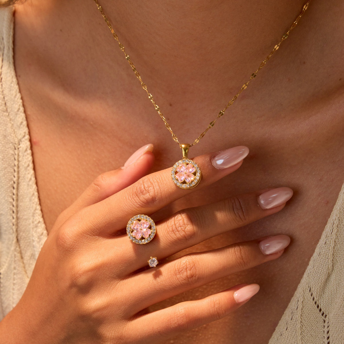 Inlaid Zircon Rotatable Clover Stainless Steel Necklace Light Luxury Titanium Steel Ring Hand Jewelry - Wanita Store