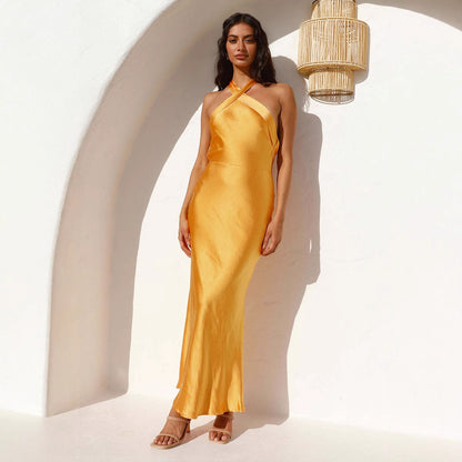 Vestido de verano adelgazante de color liso con cuello halter y tirantes, de satén tipo cóctel.