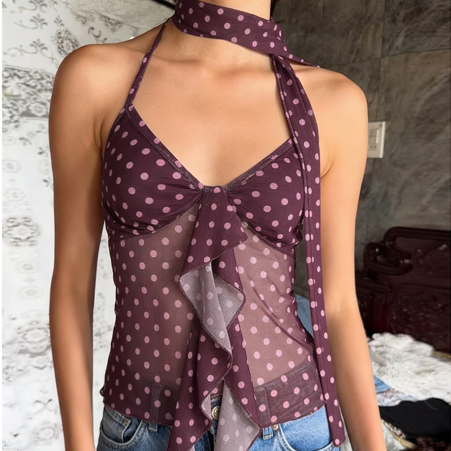 Top sin mangas con fular, costuras de malla, camisola con lazo halter y estampado retro de puntos de madera