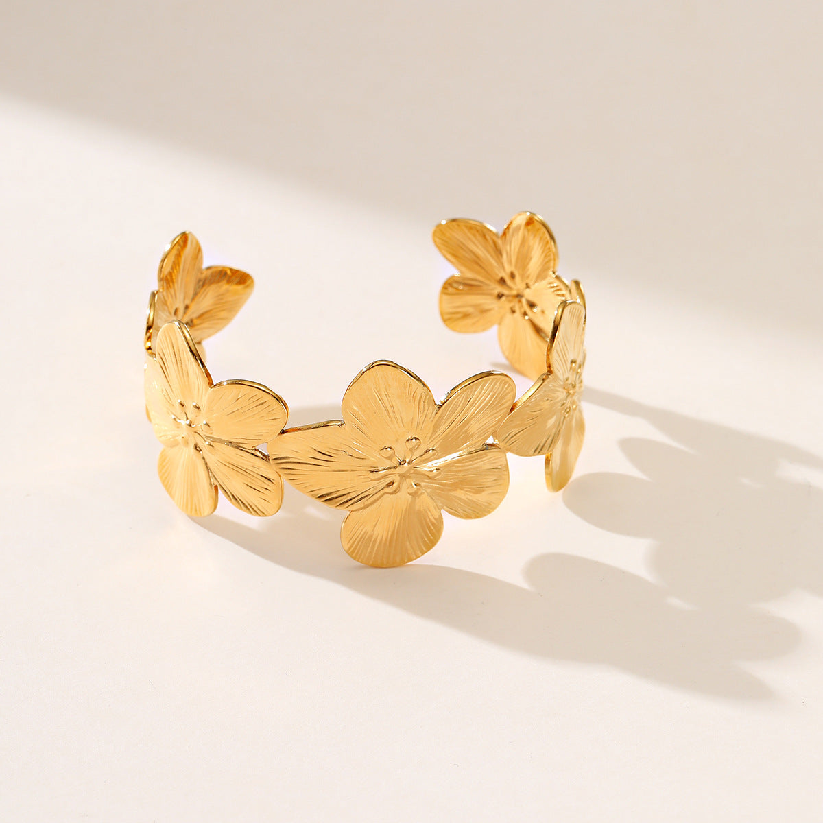 Summer Little Fresh Floral Stainless Steel Bracelet Non Fading High Grade Petal Titanium Steel Bracelet - Wanita Store