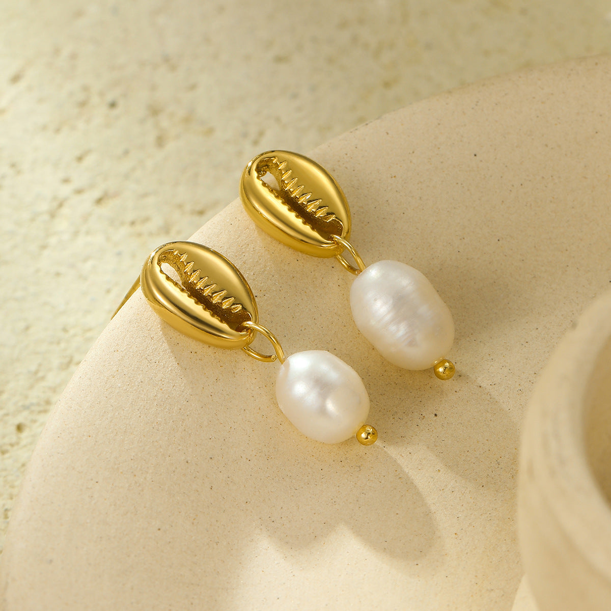 Electroplated 18K Gold Stainless Steel Crab Pincer Inlaid Freshwater Pearl Eardrops Stud Earrings High Grade Earrings - Wanita Store