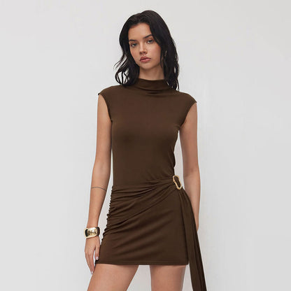 Vestido de punto de primavera con textura de color sólido, corte ajustado y hebilla metálica