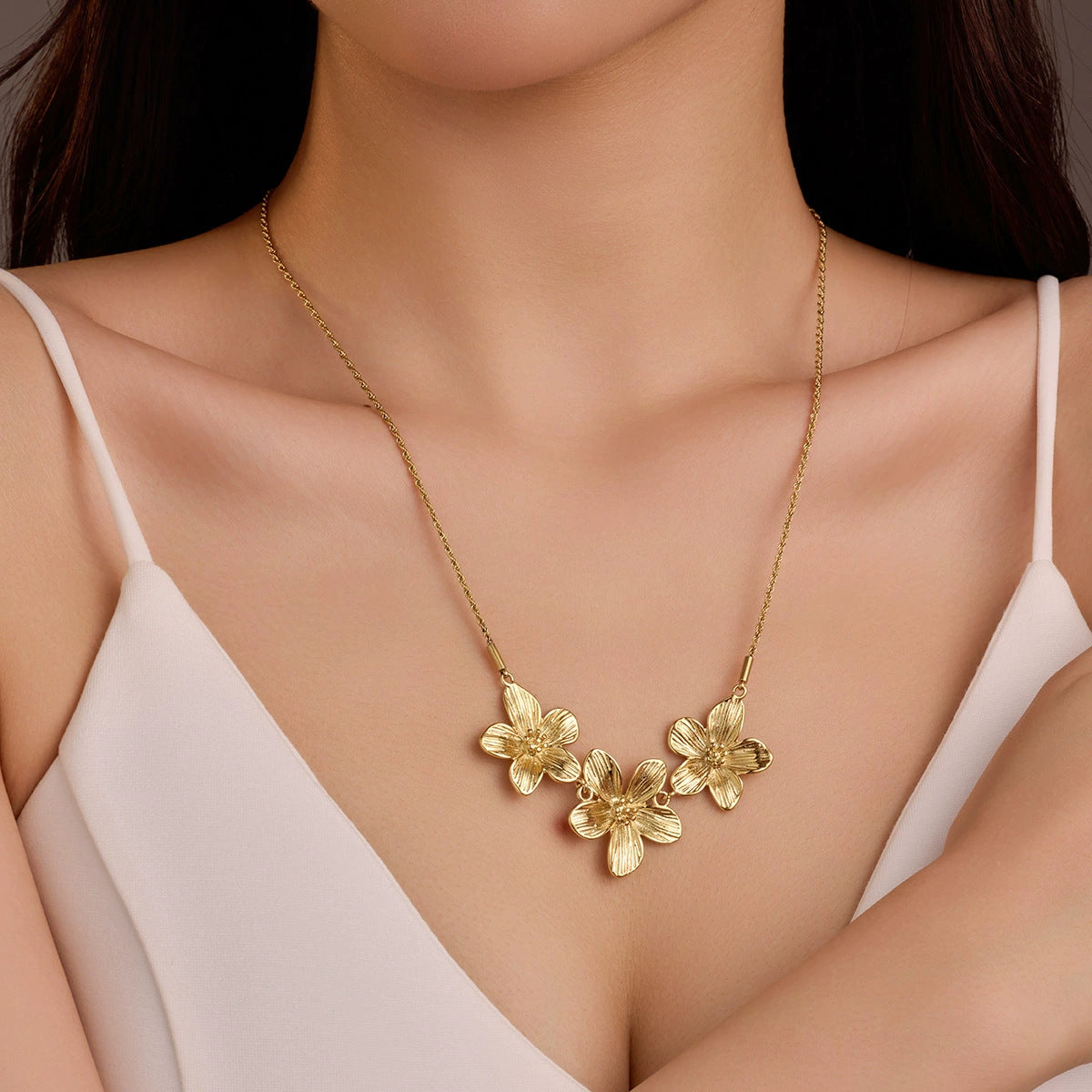 Light Luxury Necklace Fashionable Floral Clavicle Chain Small Fresh High Grade Embellished Necklace Necklace Women - Wanita Store