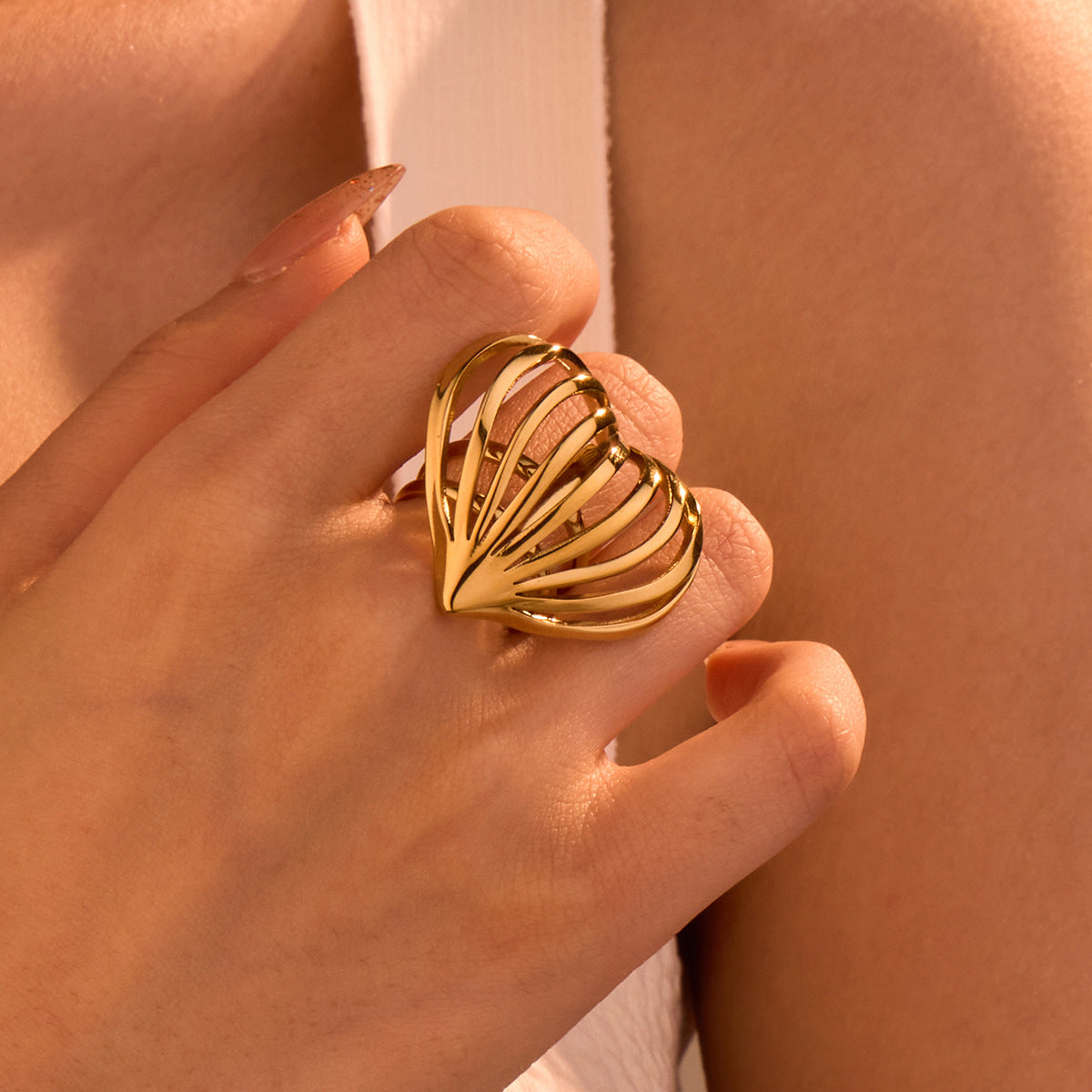 Simple Special Interest Design 18K Gold Stainless Steel Simple Love Shape Hollow Out Cutout Line Ring Retro - Wanita Store