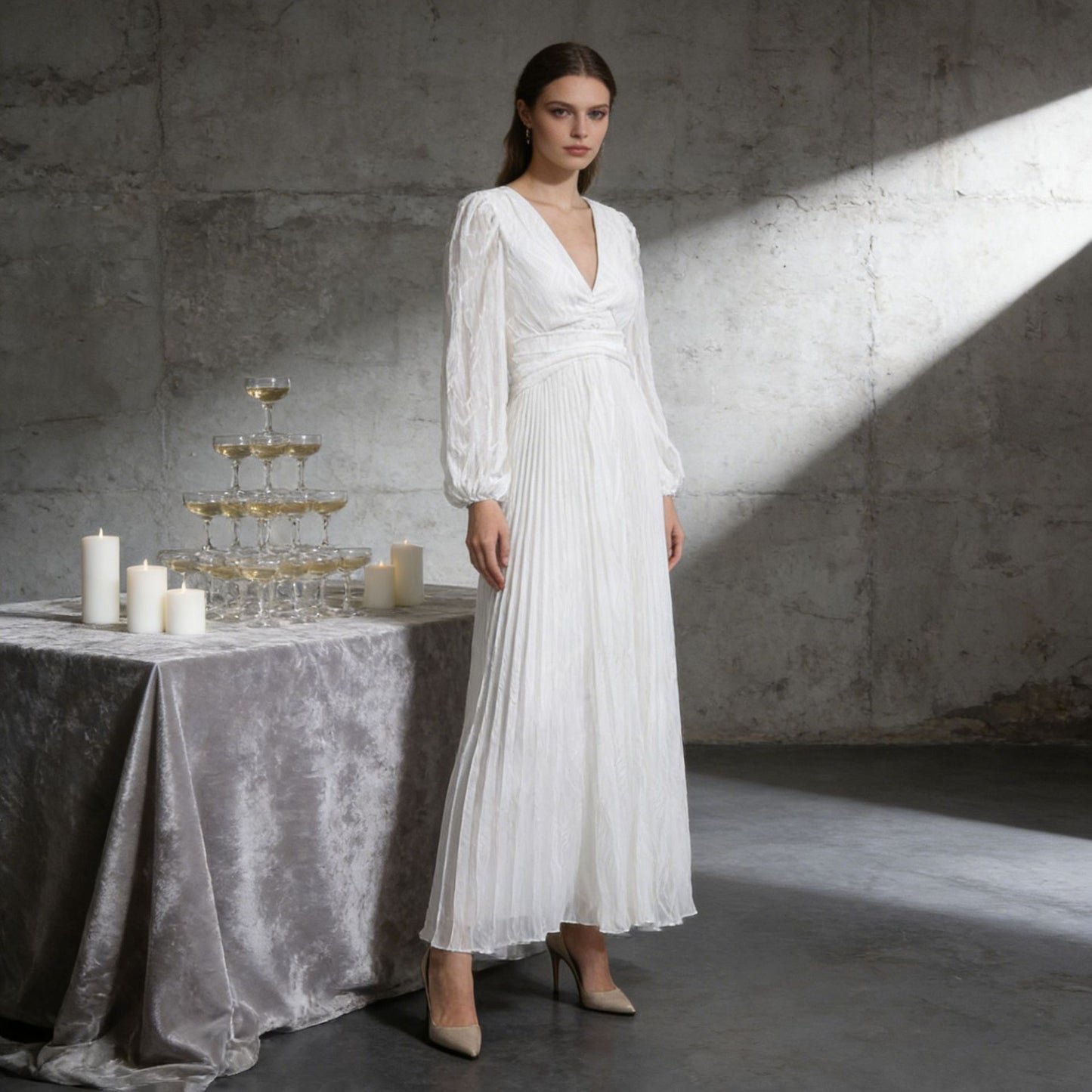 Robe longue femme à manches lanternes et encolure plongeante, taille ajustée, design plissé amincissant